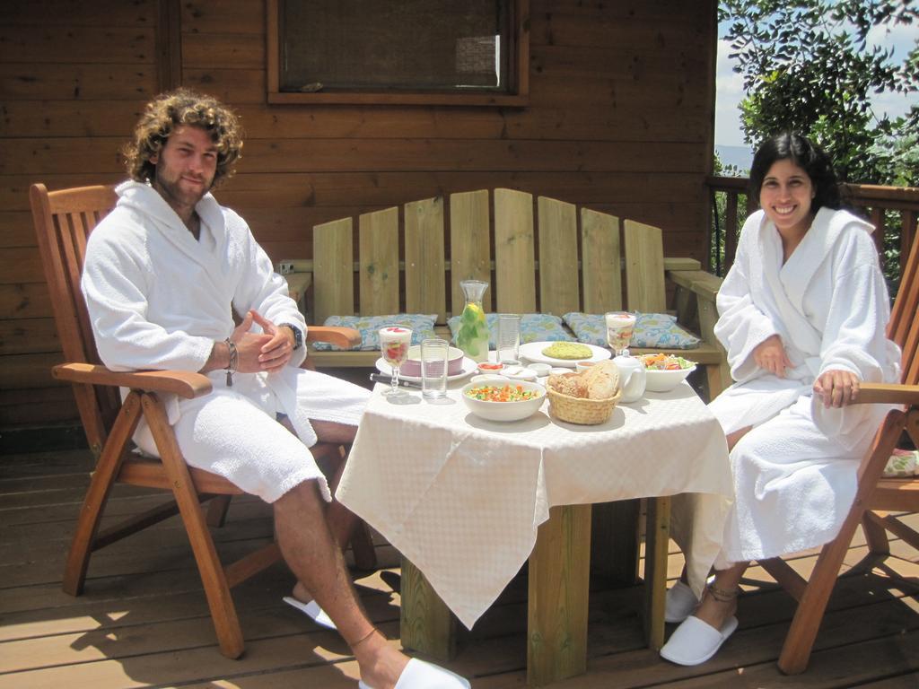 Spa In The Woods - B&B In Amirim Værelse billede