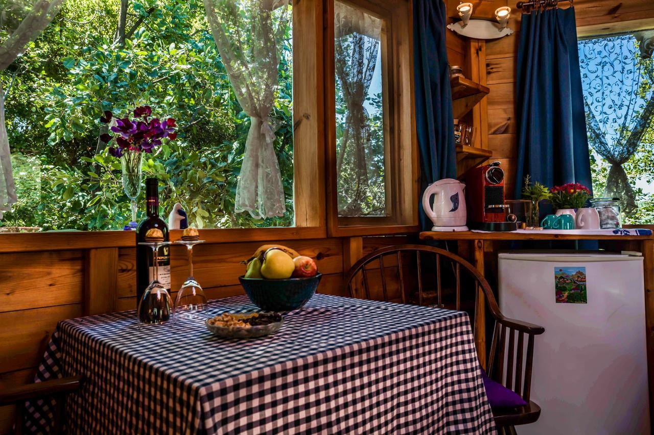 Spa In The Woods - B&B In Amirim Værelse billede